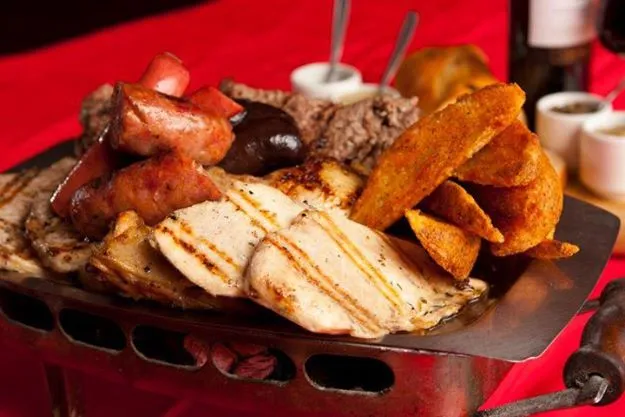 10 Para la Res Bar & Grill