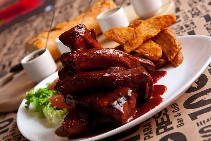 10 Para la Res Bar & Grill