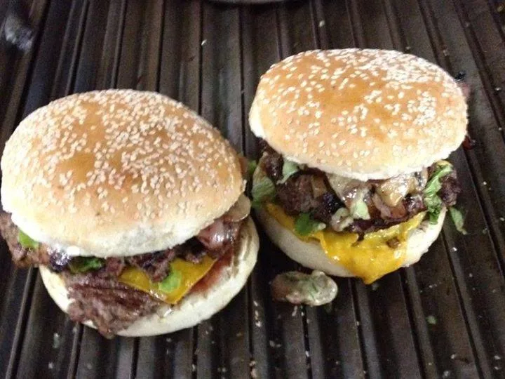 Que Buena Papa Hamburguesas a La Parrilla